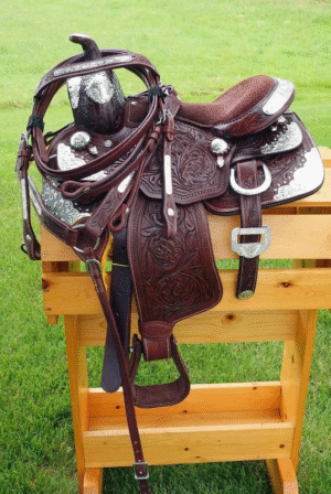 Handmade Western Show Saddle Set – Tooled Leather Horse Saddle with Matching Headstall, Breast Collar & Reins – Comfortable Trail & Show Riding
